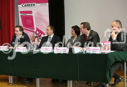 Bild vl.: Michael Walter (Wifi), Markus Gruber(Herausgeber), Heidrun Strohmeyer (Sektionschefin BM:BWK), Herbert Böhm, Othmar Hill (Hill International)
