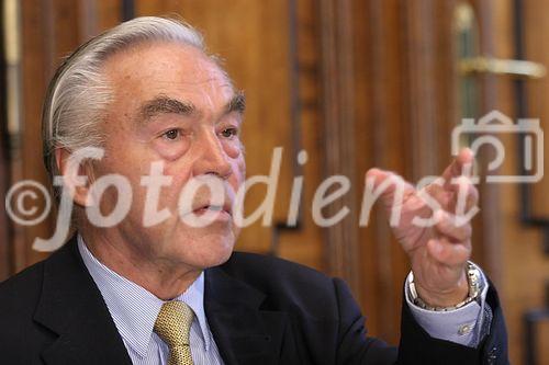 (C) fotodienst/Anna Rauchenberger - Wien 28.04.2006 - Die Wirtschaftsinitiative Neues Künstlerhaus und die Gesellschaft Bildender Künstler Österreich stellen das Künstlerhaus als Standort für ein Haus der Geschichte zur Diskussion. FOTO: Beppo Mauhart (Vorsitzender der Wirtschaftsinitiative Neues Künstlerhaus).