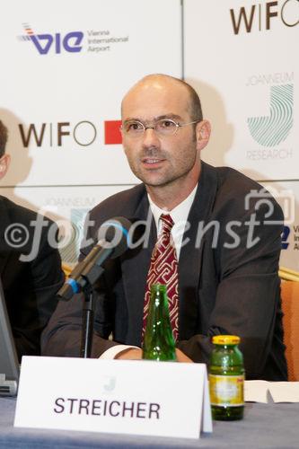 (c) fotodienst/Dan Carabas - Wien 22.06.07 - Pressekonferenz zum Thema Wirtschaftsfaktor Flughafen Wien - FOTO: Herr Streicher