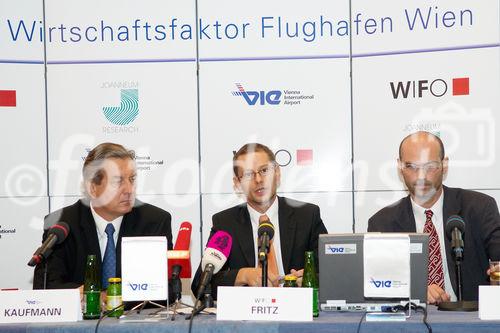 (c) fotodienst/Dan Carabas - Wien 22.06.07 - Pressekonferenz zum Thema Wirtschaftsfaktor Flughafen Wien - FOTO: v.li. Herr Kaufmann, Herr Fritz, Herr Streicher