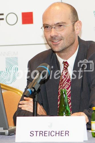 (c) fotodienst/Dan Carabas - Wien 22.06.07 - Pressekonferenz zum Thema Wirtschaftsfaktor Flughafen Wien - FOTO: Herr Streicher