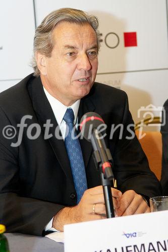 (c) fotodienst/Dan Carabas - Wien 22.06.07 - Pressekonferenz zum Thema Wirtschaftsfaktor Flughafen Wien - FOTO: Herr Kaufmann / VIA