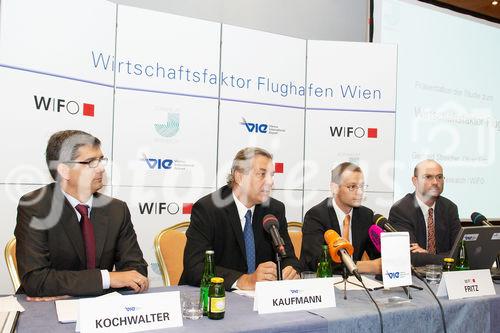 (c) fotodienst/Dan Carabas - Wien 22.06.07 - Pressekonferenz zum Thema Wirtschaftsfaktor Flughafen Wien - FOTO: v.li. Herr Kochwalter, Herr Kaufmann, Herr Fritz, Herr Streicher