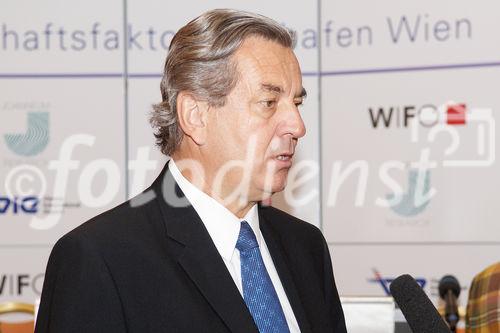 (c) fotodienst/Dan Carabas - Wien 22.06.07 - Pressekonferenz zum Thema Wirtschaftsfaktor Flughafen Wien - FOTO: Herr Kaufmann / VIA