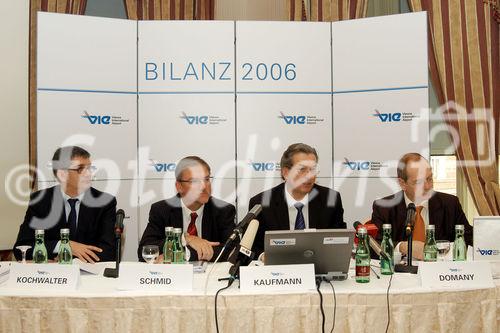 (C)fotodienst/Mag. Daniel Katzinger - Wien 22.03.2007
Flughafen Wien AG: Bilanzpressekonferenz für das Jahr  2006 
Foto v.l.: Michael Kochwalter (Vienna International Airport), Gerhard Schmid (Vienna International Airport), Mag. Herbert Kaufmann (Vorstandsprecher der Flughafen Wien AG), Christian Domany (Vienna International Airport)