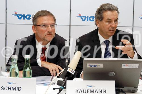 (C)fotodienst/Mag. Daniel Katzinger - Wien 22.03.2007Flughafen Wien AG: Bilanzpressekonferenz für das Jahr  2006 Foto v.l.: Gerhard Schmid (Vienna International Airport),  Mag. Herbert Kaufmann (Vorstandsprecher der Flughafen Wien AG)