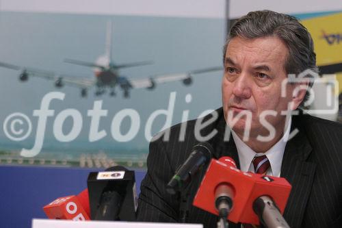 Flughafen Wien kann für das Jahr 2005 gute Verkehrsergebnisse und 7,3 % Passagierwachstum verzeichnen. Bild: Mag. Herbert Kaufmann (Vorstandssprecher der börsennotierten Flughafen Wien AG). Foto: Anna Rauchenberger, am 18.01.06