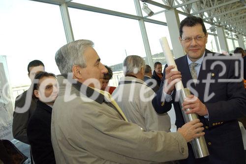 Festredner (u.a.): IKG-Präsident Ariel Muzicant, HAKOAH-Präsident Paul Haber, Innenministerin Liese Prokop, Vizebürgermeister und Stadtrat Sepp Rieder; unter den Gästen: Markus Rogan, Frank Stronach, Alexander van der Bellen