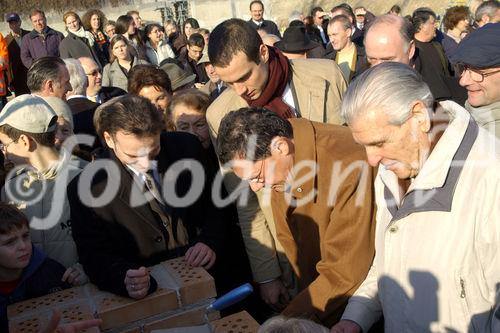 Festredner (u.a.): IKG-Präsident Ariel Muzicant, HAKOAH-Präsident Paul Haber, Innenministerin Liese Prokop, Vizebürgermeister und Stadtrat Sepp Rieder; unter den Gästen: Markus Rogan, Frank Stronach, Alexander van der Bellen