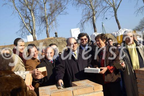 Festredner (u.a.): IKG-Präsident Ariel Muzicant, HAKOAH-Präsident Paul Haber, Innenministerin Liese Prokop, Vizebürgermeister und Stadtrat Sepp Rieder; unter den Gästen: Markus Rogan, Frank Stronach, Alexander van der Bellen