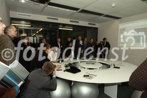 (C)fotodienst/ Julia Fuchs: Am 12. Oktober 2011 beginnt bei Microsoft Österreich ein vollkommen neues Arbeiten. Mit der festlichen Eröffnung des neuen Microsoft-Österreich-Gebäudes erschließt sich für rund 300 Mitarbeiter eine neue Welt der Arbeit. Microsoft hat auf rund 5.000 Quadratmetern sein gesamtes Österreich-Office auf die Anforderungen der Wissensarbeiter von heute und morgen umgestaltet. Am Bild Petra Jenner (Geschäftsführung Microsoft Österreich), Renate Brauner (Vizebürgermeisterin und Stadträtin von Wien), Jean-Philippe Courtois (President Microsoft Interenational), Brigitte Jank (Präsidentin der Wirtschaftskammer Wien) 