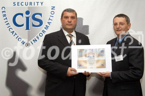 (C)fotodienst/Mag. Daniel Katzinger - Wien 29.03.2007
3. Information-Security-Symposium
Foto v.l.: Erich Scheiber (CIS-Geschäftsführer) mit Mag. Georg Schöppl (Vorstandsvorsitzender der AMA)