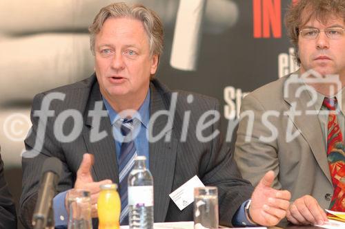 (c) Fotodienst / Daniel K. Gebhart - Pressebrunch zum Rauchertelefon und Symposium zum Welt-Nichtrauchertag - FOTO: Gen. Dir. Konrad Köck (Niederösterreichische Gebietskrankenkasse), Dipl. Psych. Peter Lindinger (WHO Kollaborationszentrum Tabakkontrolle)