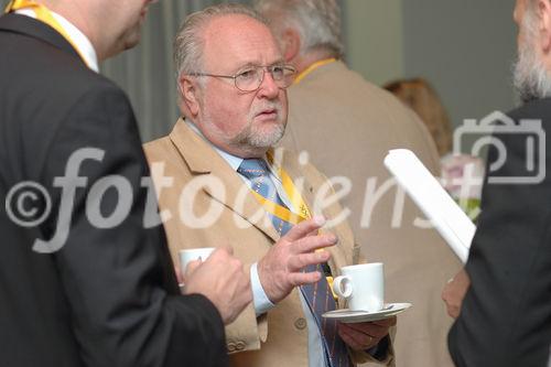 (c) Fotodienst / Daniel K. Gebhart - Pressebrunch zum Rauchertelefon und Symposium zum Welt-Nichtrauchertag - FOTO: Symposium Teilnehmer.