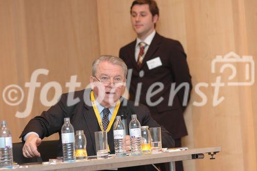 (c) Fotodienst / Daniel K. Gebhart - Pressebrunch zum Rauchertelefon und Symposium zum Welt-Nichtrauchertag - FOTO: Symposium Teilnehmer.