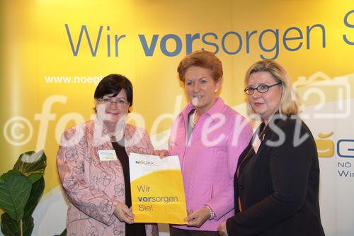 '1. NÖGKK-Frauengesundheitstag - Stift Melk' - KR Obmann-Stv d NÖGKK Christa Bogath, BM Maria Rauch-Kallat, Dir-Stv d NÖGKK Dr Martina Amler, Foto: www.iManufaktur.at