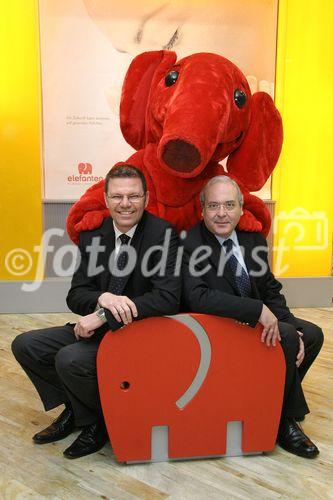 (C) fotodienst/Anna Rauchenberger - Wien 28.02.2006 - Deichmann setzt mit Elefanten-Kinderschuhen und der Herrenschuhmarke Gallus die Erfolgsgeschichten von zwei Traditionsmarken fort. FOTO v.l.: Georg Müller und Peter Hartmann,  Geschäftsführer DEICHMANN Österreich.