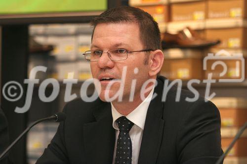 (C) fotodienst/Anna Rauchenberger - Wien 28.02.2006 - Deichmann setzt mit Elefanten-Kinderschuhen und der Herrenschuhmarke Gallus die Erfolgsgeschichten von zwei Traditionsmarken fort. FOTO : Georg Müller,  Geschäftsführer DEICHMANN Österreich.