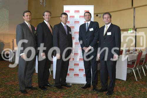 Adecco Bilanz-Medienkonferenz 2006. Bild v.l.: Adecco-Group, Herr Jan-Pister Gammela, Herr Jim Fredholm, Herr Jean-Manuel Bullukian, Herr Thomas Flatt