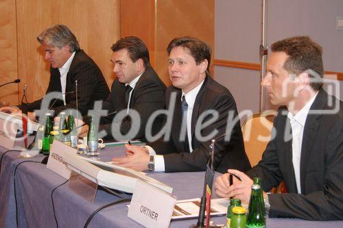 (C) fotodienst/Anna Rauchenberger - Wien 28.02.2007  - PALFINGER, der Weltmarktführer bei LKW-Knickarmkranen, erzielte im abgelaufenen Geschäftsjahr 2006 erneut einen Rekordumsatz und ein Rekordergebnis. FOTO v.l.: Ing. Wolfgang Pilz (Vorstand für Marketing und Vertrieb PALFINGER), Mag. Eduard Schreiner (Vorstand für Finanzen, PALFINGER), DI Wolfgang Anzengruber (Vorstandsvorsitzender PALFINGER), DI Herbert Ortner (Vorstand für Marketing und Vertrieb, PALFINGER).