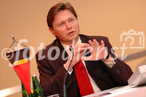 (c) Fotodienst / Daniel K. Gebhart - PALFINGER AG: Pressekonferenz - Jahresrückblick Geschäftsjahr 2005 - Foto:  DI Wolfgang Anzengruber (Vorstandsvorsitzender der Palfinger AG)