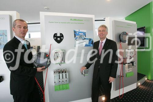 (C) fotodienst/Paul Hamm GmbH - Linz 16.03.2006 - KEBA - Personelle Änderungen im Vorstand und internationaler Grossauftrag - Pressegespräch KEBA AG. FOTO v.l.: Franz HÖLLER (technischer Vorstand KEBA AG), Gerhard LUFTENSTEINER (Vorstandsvorsitzender KEBA AG)