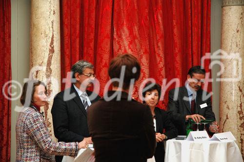 (C) fotodienst/ Marco Frauchiger - Bern 20.03.2006 – Präsentation der Resultate der vorgenommenen Studie und Roundtable-Gespräche im Berner Bellevue Palace. FOTO: v.l Prof. Dr. Heide Brücher (Leiterin Kompetenzzentrum E-Government Berner Fachhochschule), Prof. Dr. Iwan Rickenbacher (Kommunikationsberater), Dr. Kathy Riklin (Nationalrätin, CVP/ZH), Beat Husi (Präsident der Schweizerischen Staatsschreiberkonferenz).