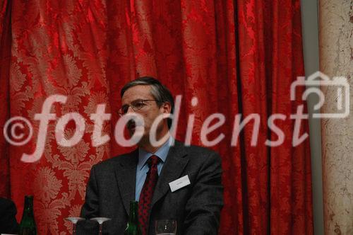 (C) fotodienst/ Marco Frauchiger - Bern 20.03.2006 – Präsentation der Resultate der vorgenommenen Studie und Roundtable-Gespräche im Berner Bellevue Palace. FOTO: Beat Husi (Präsident der Schweizerischen Staatsschreiberkonferenz).