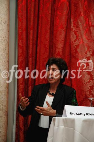 (C) fotodienst/ Marco Frauchiger - Bern 20.03.2006 – Präsentation der Resultate der vorgenommenen Studie und Roundtable-Gespräche im Berner Bellevue Palace. FOTO: Dr. Kathy Riklin (Nationalrätin, CVP/ZH).