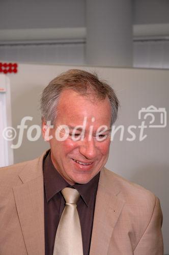 (C) fotodienst/ Marco Frauchiger - Biel 21.03.2006 – Bilanz-Medienkonferenz - Tornos Holding AG im Hotel Continental. Die Tornos-Gruppe bestätigt ihren Erfolg.  FOTO: Raymond Stauffer (CEO / Delegierter des Verwaltungsrates)