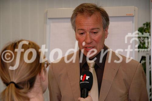 (C) fotodienst/ Marco Frauchiger - Biel 21.03.2006 – Bilanz-Medienkonferenz - Tornos Holding AG im Hotel Continental. Die Tornos-Gruppe bestätigt ihren Erfolg.  FOTO: Raymond Stauffer (CEO / Delegierter des Verwaltungsrates)