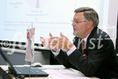 (C) fotodienst/Anna Rauchenberger - Wien 30.05.2006 - Die Österreichische Computer Gesellschaft lud zum Competence Circle zum Thema 'Outsourcing, pro und kontra, Segen oder Fluch'. FOTO: KommR. Hans-Jürgen Pollirer (GF Secur-Data Betriebsberatungs Ges.m.b.H., Spartenobmann Information und Consulting).