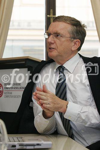 (C) fotodienst/Anna Rauchenberger - Wien 25.04.2006 - Vorträge und Diskussion zum Thema 'Ende der IT? - Trends und Entwicklungen'. FOTO: Prof. Dr. Johann Günther (GF der FH St. Pölten).