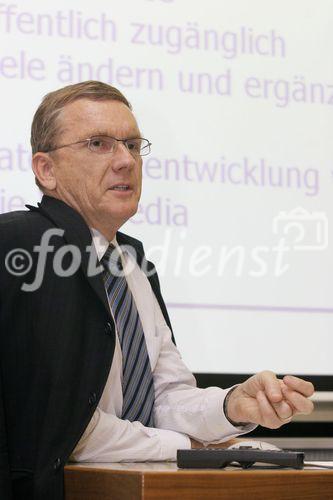 (C) fotodienst/Anna Rauchenberger - Wien 25.04.2006 - Vorträge und Diskussion zum Thema 'Ende der IT? - Trends und Entwicklungen'. FOTO: Prof. Dr. Johann Günther (GF der FH St. Pölten).