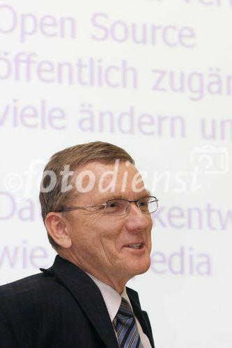 (C) fotodienst/Anna Rauchenberger - Wien 25.04.2006 - Vorträge und Diskussion zum Thema 'Ende der IT? - Trends und Entwicklungen'. FOTO: Prof. Dr. Johann Günther (GF der FH St. Pölten).