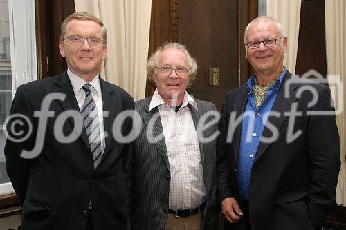 (C) fotodienst/Anna Rauchenberger - Wien 25.04.2006 - Vorträge und Diskussion zum Thema 'Ende der IT? - Trends und Entwicklungen'. FOTO v.l.: Prof. Dr. Johann Günther (GF der FH St. Pölten), Vertreter der Österreichischen Computer Gesellschaft, Prof. Ing. Peter Kotauczek (Vorstandsvorsitzender der BEKO Holding AG). 