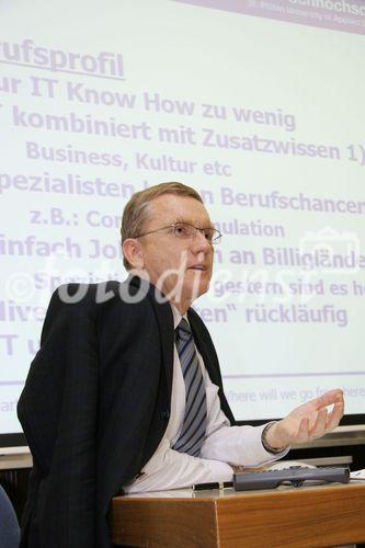 (C) fotodienst/Anna Rauchenberger - Wien 25.04.2006 - Vorträge und Diskussion zum Thema 'Ende der IT? - Trends und Entwicklungen'. FOTO: Prof. Dr. Johann Günther (GF der FH St. Pölten).