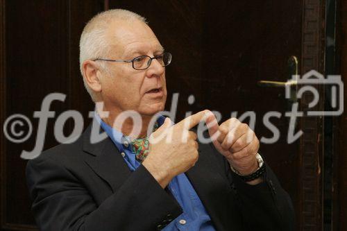 (C) fotodienst/Anna Rauchenberger - Wien 25.04.2006 - Vorträge und Diskussion zum Thema 'Ende der IT? - Trends und Entwicklungen'. FOTO: Prof. Ing. Peter Kotauczek (Vorstandsvorsitzender der BEKO Holding AG). 