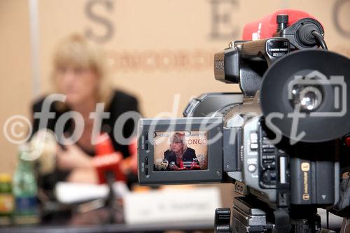 (C) fotodienst/Anna Rauchenberger - Wien 20.09.2006 - Prominente Politikerinnen nehmen Stellung zu den arbeitsmarkt- und frauenpolitischen Positionen des abz.austria. FOTO: Mag. Karin Gastinger (Justizministerin, BZÖ).