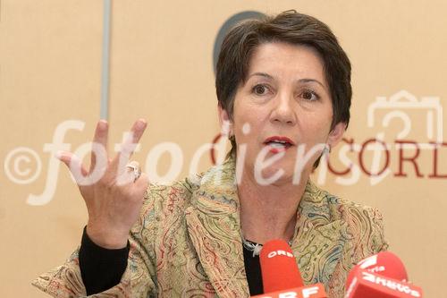 (C) fotodienst/Anna Rauchenberger - Wien 20.09.2006 - Prominente Politikerinnen nehmen Stellung zu den arbeitsmarkt- und frauenpolitischen Positionen des abz.austria. FOTO: Mag. Barbara Prammer (2. Präsidentin des NR und Bundesfrauenvorsitzende - SPÖ).