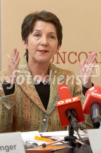 (C) fotodienst/Anna Rauchenberger - Wien 20.09.2006 - Prominente Politikerinnen nehmen Stellung zu den arbeitsmarkt- und frauenpolitischen Positionen des abz.austria. FOTO: Mag. Barbara Prammer (2. Präsidentin des NR und Bundesfrauenvorsitzende - SPÖ).