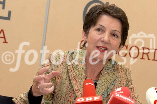 (C) fotodienst/Anna Rauchenberger - Wien 20.09.2006 - Prominente Politikerinnen nehmen Stellung zu den arbeitsmarkt- und frauenpolitischen Positionen des abz.austria. FOTO: Mag. Barbara Prammer (2. Präsidentin des NR und Bundesfrauenvorsitzende - SPÖ).