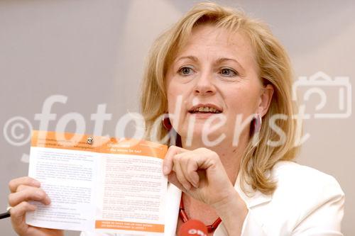 (C) fotodienst/Anna Rauchenberger - Wien 20.09.2006 - Prominente Politikerinnen nehmen Stellung zu den arbeitsmarkt- und frauenpolitischen Positionen des abz.austria.  FOTO: Manuela Vollmann (Geschäftsführerin abz.austria).