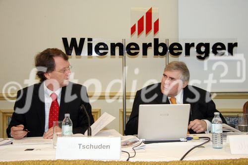 (C) fotodienst/Anna Rauchenberger - Wien 27.03.2007 - Nach einem schwachen Jahresbeginn konnte der weltweit größte Ziegelproduzent Wienerberger alle Ertragszahlen 2006 um mindestens 10% steigern. FOTO v.l.: Hans Tschuden (Finanzvorstand der Wienerberger AG), Wolfgang Reithofer (Vorstandsvorsitzender der Wienerberger AG).