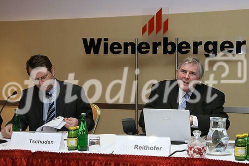 (C) fotodienst/Anna Rauchenberger - Wien 28.03.2006 - Trotz schwieriger Rahmenbedingungen konnte der weltweit größte Ziegelproduzent Wienerberger die Ergebnisse 2005 weiter steigern. FOTO v.l.: Hans Tschuden (Finanzvorstand der Wienerberger AG), Wolfgang Reithofer (Vorstandsvorsitzender der Wienerberger AG).