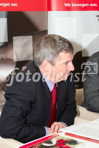 (C) fotodienst/Gudrun Krieger - Wien 15.03.2007  - Rückblick auf das Geschäftsjahr 2006 - Ausblick und Strategien für 2007, Bilanz-Pressekonferenz aus Unternehmen/Finanzen und Auto/Verkehr . FOTO: Klaus Hrazdira, CEO der Quehenberger Logistik AG & Co KG 