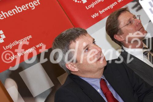 (C) fotodienst/Gudrun Krieger - Wien 15.03.2007  - Rückblick auf das Geschäftsjahr 2006 - Ausblick und Strategien für 2007, Bilanz-Pressekonferenz aus Unternehmen/Finanzen und Auto/Verkehr . FOTO: Klaus Hrazdira, CEO der Quehenberger Logistik AG & Co KG, rechts - Hermann Költringer, Vorstand-Stellvertreter der Quehenberger Logistik AG & Co KG