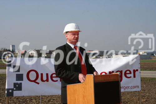 'Spatenstich 07-04-2006 - Quehenberger baut neues Logistikzentrum in Enns': Direktor Günther Baumgartner - Foto: www.iManufaktur.at