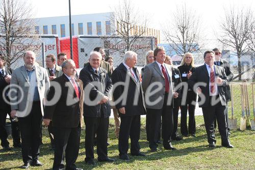 'Spatenstich 07-04-2006 - Quehenberger baut neues Logistikzentrum in Enns':  - Foto: www.iManufaktur.at