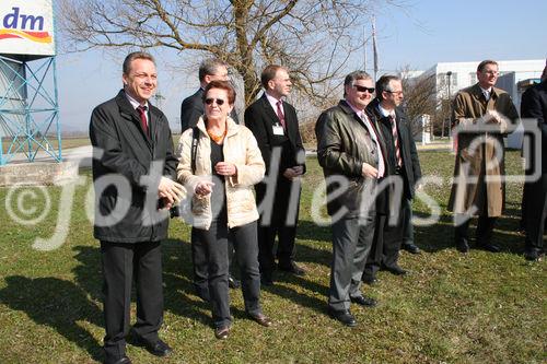 'Spatenstich 07-04-2006 - Quehenberger baut neues Logistikzentrum in Enns':  - Foto: www.iManufaktur.at